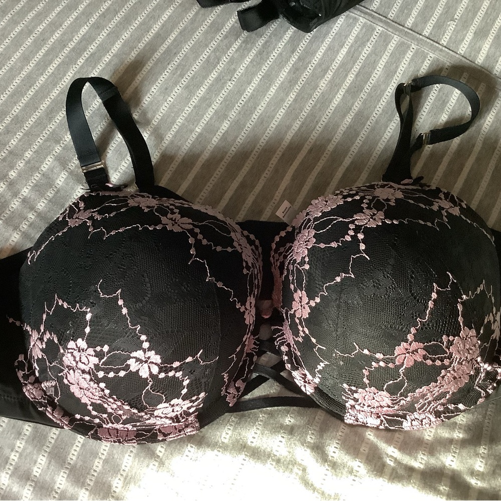 NWOT Cacique Bra 46DD - Black & Pink Embroidery!